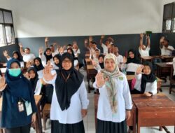 Cegah Pernikahan Dini, Penyuluh Agama Sambangi SMKN 10 Semarang