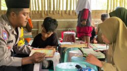 Manfaatkan Waktu Luang, Bhabinkamtibmas Polsek Simpang Jernih Ajari Anak Anak Ngaji