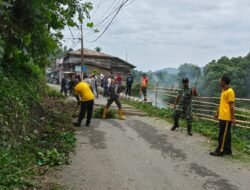 Jumat Bersih, Polsek Silih Nara dan Warga Kompak Gotong Royong di Pepayungen Angkup