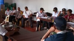 Polsek Selat Gelar Giat Jum’at Curhat, Bersama Warga dan Tokoh Masyarakat Desa Peringsari Kec. Selat