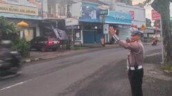 Pelayanan Prima Personil Sat Lantas Polres Karangasem, Melaksanakan Gatur Pagi di Depan MAN Amlapura