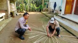 Bangun Komunikasi dengan Warga,  Bhabinkamtibmas Polsek Selat Ajak Warga Jaga Kamtibmas 