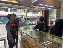 Polisi Patroli di Pertokoan Emas Lhokseumawe, Antisipasi Aksi Kejahatan dan Beri Rasa Aman kepada Warga