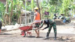 Wujudkan Fasilitas Olahraga Nyaman, Satgas TMMD Kodim 0816/Sidoarjo Bangun Lapangan Voli