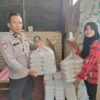 Sat Binmas Polres Ogan Ilir Gelar Jumat Berkah dengan Membagikan Nasi Kotak di Wilayah Indralaya