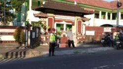 Jamin Keselamatan dan Kelancaran Lalulintas, Sat Reskrim Turut Melaksanakan Pengaturan Lalu Lintas Pagi Hari