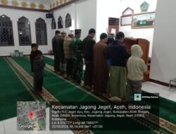 Sholat Subuh Berjamaah Wujud Kedekatan TNI dengan Masyarakat di Jagong Jeget
