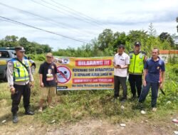 Personil Polsek Belitang III Pasang Imbauan Dilarang Mandi dan Bermain di Sungai