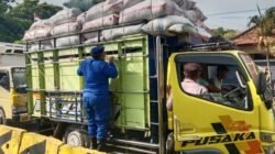Pastikan Bebas Barang Ilegal, Personel Sat Polairud Turut Serta dalam Pemeriksaan Ketat di Pelabuhan Padangbai