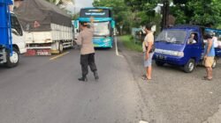 Truk Mogok di Jalur Denpasar–Gilimanuk, Gerak Cepat Personel Polsek Pekutatan Berhasil Atasi Kemacetan 