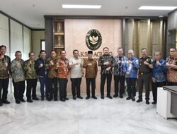 Temui Jaksa Agung, Mendes Yandri Bahas Desa yang Dilelang dan Mengundang Untuk Hadir di Hari Desa