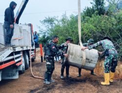 Satgas TMMD Bersama Warga Gotong Royong Pasang Gorong-Gorong di Kute Keramil