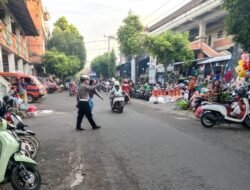 Pastikan Kelancaran Arus Lalulintas Sat Lantas laksanakan Gaturlalin, Didepan Pasar Amlapura