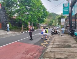 Rutinitas Personel Satsamapta Polres Karangasem Laksanakan Strong Point Pagi, di Jalan Ngurah Rai Amlapura