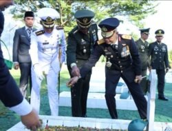 Polda Kepulauan Bangka Belitung Tabur Bunga Peringati Hari Ulang Tahun Ke 80 TNI.