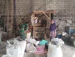 Babinsa Balongpanggang Dampingi Warga Dukung Ketahanan Pangan