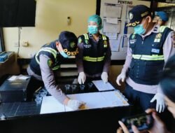 Pastikan Bebas Narkoba, Sipropam dan Seksi Dokkes Polres Jembrana Tes Urine 17 Personinya