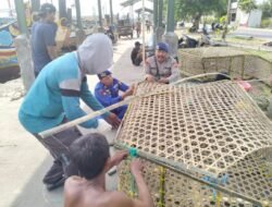 Jalin Kebersamaan Dengan Nelayan, Sat Polairud Polres Lamongan Bantu Perbaiki Alat Tangkap Ikan Ramah Lingkungan