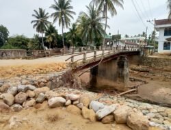 Jembatan Desa Lheue Simpang di Jeunib Terancam Ambruk, Warga Harap Perhatian Pemerintah