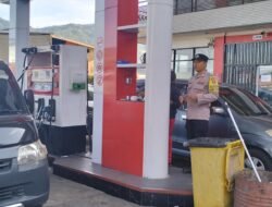 Polsek Bebesen Terus Lakukan Pengaturan Arus Lalin di Tiga SPBU, Wujudkan Kelancaran dan Kenyamanan Masyarakat