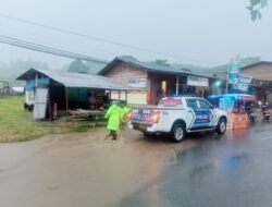 Hujan Deras Bukan Halangan, Satlantas Polres Aceh Tengah Bergerak Cepat Tangani Banjir dan Kelancaran Arus