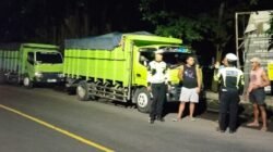 Satlantas Polres Karangasem Himbau  Para Sopir Truk Agar Tidak Parkir di Bahu Jalan