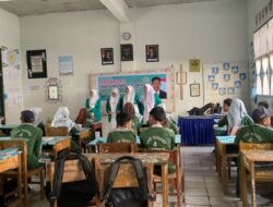 Mahasiswa STIKes Payung Negeri Aceh Sosialisasikan Bahaya Asap Rokok di SMP Negeri 4 Takengon