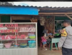 Polsek Pulau Rimau Gelar Patroli Jalan Kaki, Jaga Keamanan di Pasar dan Tempat Keramaian