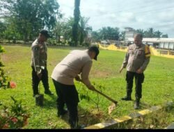 Peringati Hari Pohon Nasional, Polsek Ukui Tanam 17 Bibit Pohon Buah