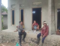 Perkuat Kolaborasi, Bhabinkamtibmas Desa Tri Eka Buana Sambangi Warga Desa Binaannya