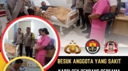 Kapolsek Rendang Bersama Staf dan Bhayangkari, Jenguk Anggotanya yang Menjalani Rawat Inap di RS GBM Klungkung