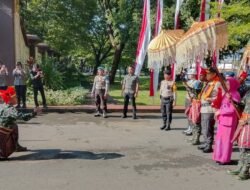 Penyambutan Kapolda Sulsel Irjen Pol Djuhandhani Rahardjo Puro Diwarnai Tradisi Angngaru di Mapolda Sulsel
