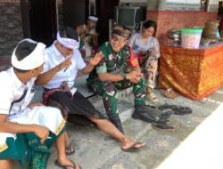 Pastikan Pelaksanaan Prosesi Upacara Berjalan Lancar, Babinsa Desa Budeng Serka Semara Putra, Kawal Upacara Mesangih Massal 