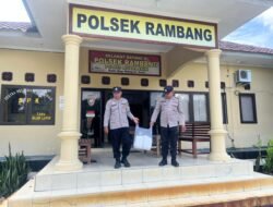 Jumat Berkah, Kanit Binmas Bersama Kanit Samapta Polsek Rambang Laksanakan Pembagian Nasi Kotak