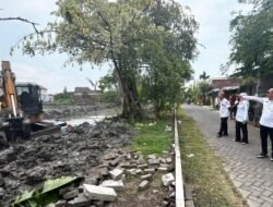 Normalisasi Aliran Sungai untuk Mengantisipasi Banjir, Pemkab Sidoarjo Kerahkan Sembilan Alat Berat