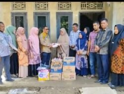 Camat Jangka Datangi Rumah Staf Korban Terdampak Banjir, Berikan Bantuan dan Semangat