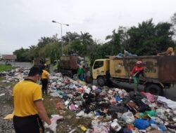 Kapolres Lhokseumawe Kerahkan Jajaran Gotong Royong, Bersihkan Lingkungan Terdampak Banjir