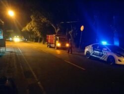 Melalui Blue Light Patrol, Unit Turjagwali Polres Karangasem, Himbauan Para Sopir Truk Tidak Parkir Sembarangan 