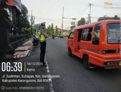 Ciptakan Kelancaran Arus Lalu Lintas Personil Lantas Melaksanakan Penjagaaan dan Pengaturan di Ktl 2