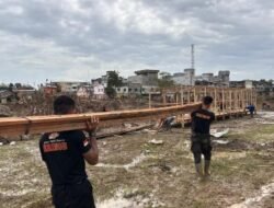 Wujud Kepedulian Nyata Brimob Polri, Bangun MCK Umum untuk Warga Terdampak Banjir di Kuala Simpang, Aceh