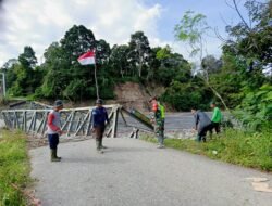 Babinsa dan Aparatur Desa Ukur Lokasi Jembatan Penghubung Bener Meriah–Aceh Tengah