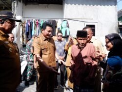 Pemkab Sidoarjo Segera Renovasi Rumah Kakek Pencari Rongsokan