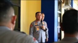 Kegiatan itu digelar di Mako Ditpolairud Polda Babel, Senin (1/12/25). Dimulai pemotongan tumpeng, doa bersama, dilanjutkan salat gaib dan istighotsah.