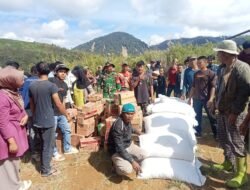 Helikopter MI-8 Mendarat di Desa Gemboyah, Salurkan Bantuan Logistik untuk Warga Linge