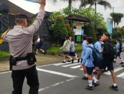 Personil Polsek Rendang Melaksanakan Pos Pagi Atensi Kegiatan Anak-anak Sekolah