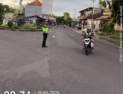 Unit Turjawali Sat Lantas Lakukan Gatur Lalin, di Pos 3 Patung Salak Jasri