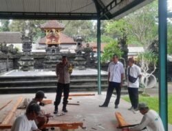 Bhabinkamtibmas Desa Macang Colling System, Bersama Pekerja Tukang