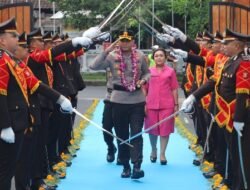 Tradisi Pedang Pora Sambut Kedatangan AKBP I Made Santika,  Sebagai Kapolres Karangasem Baru