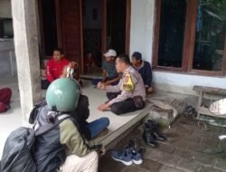 Bhabinkamtibmas melaksanakan kunjungan/DDS, Sekaligus Gelar Jum’at Curhat ke Br Dinas Kecicang Islam, Desa Bungaya Kangin 