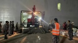 Percepat Pemulihan Infrastruktur Lokasi Bencana, KRI Banda Aceh-593 Bawa Alat Berat dan Logistik ke Lhokseumawe